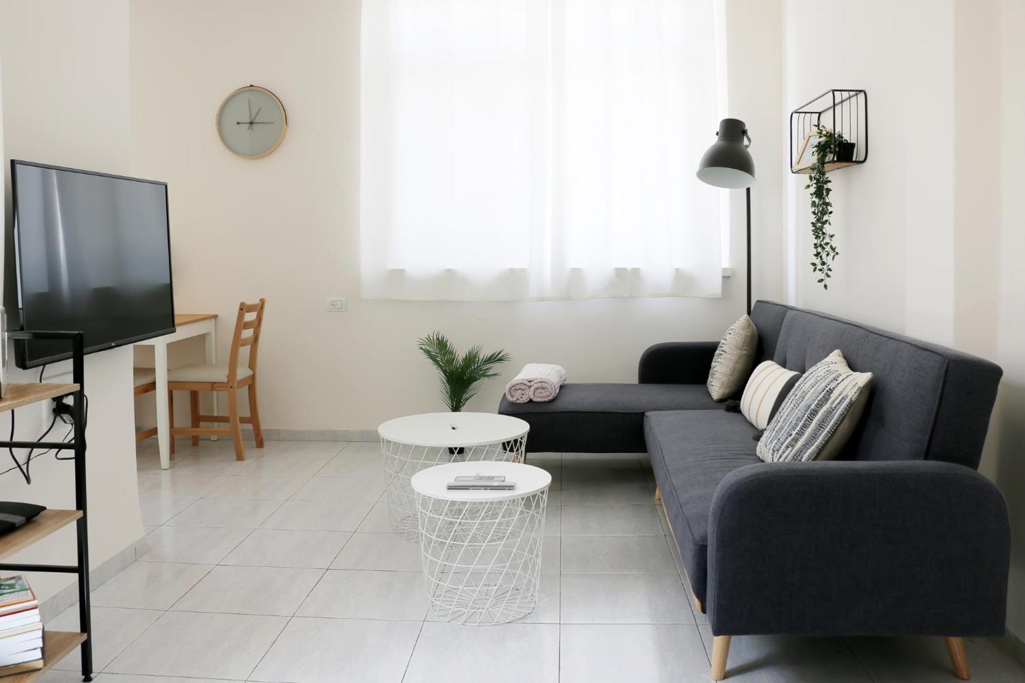Modern And Spacious Apartment In Downtown Haifa Exterior photo